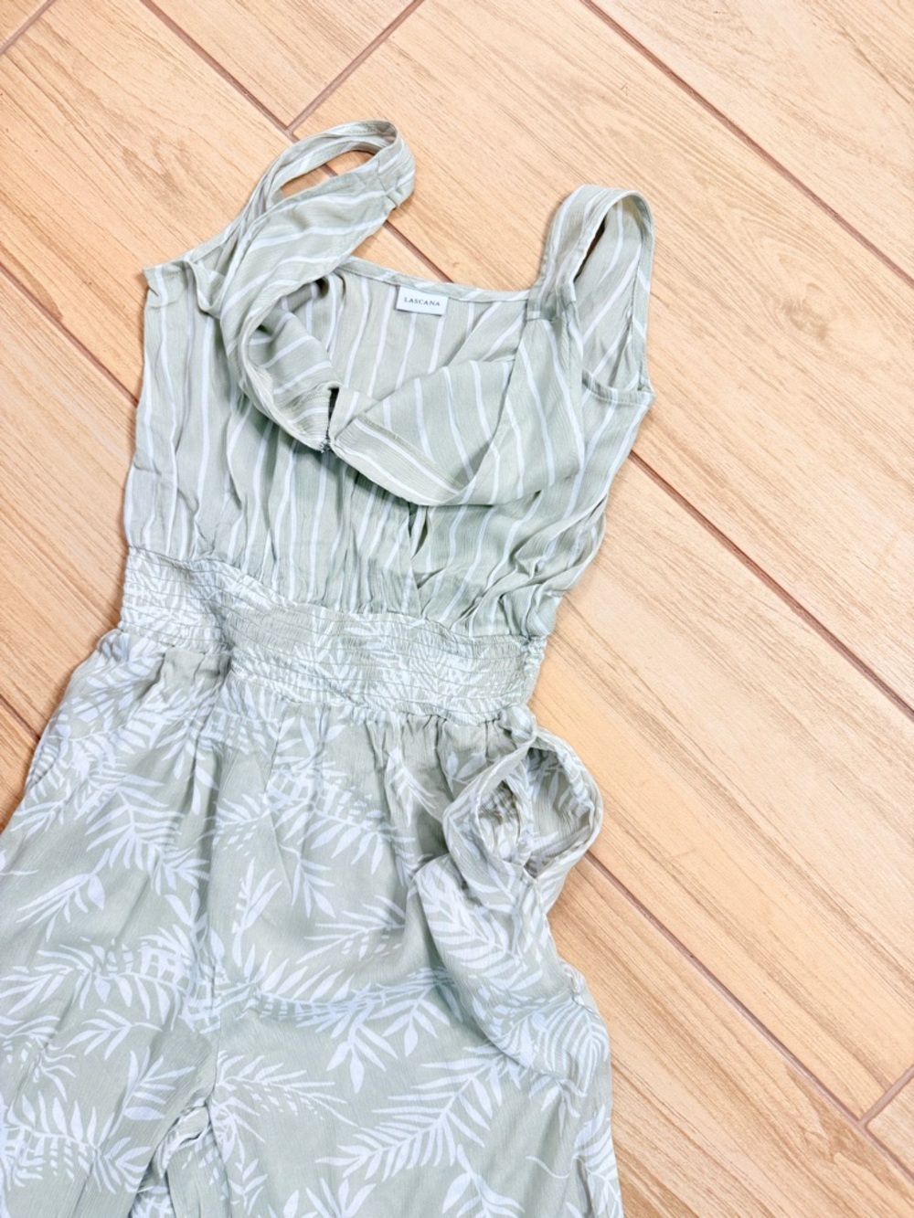 LASCANA TropicalLeaf Jumpsuit Size2 Light Green Smocked Waist WideLeg Sleeveless - Picture 4 of 6
